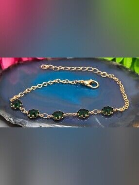 Green Glass Crystal Bracelet Gold Tone Fits Sizes 6¼ thru 8¼
